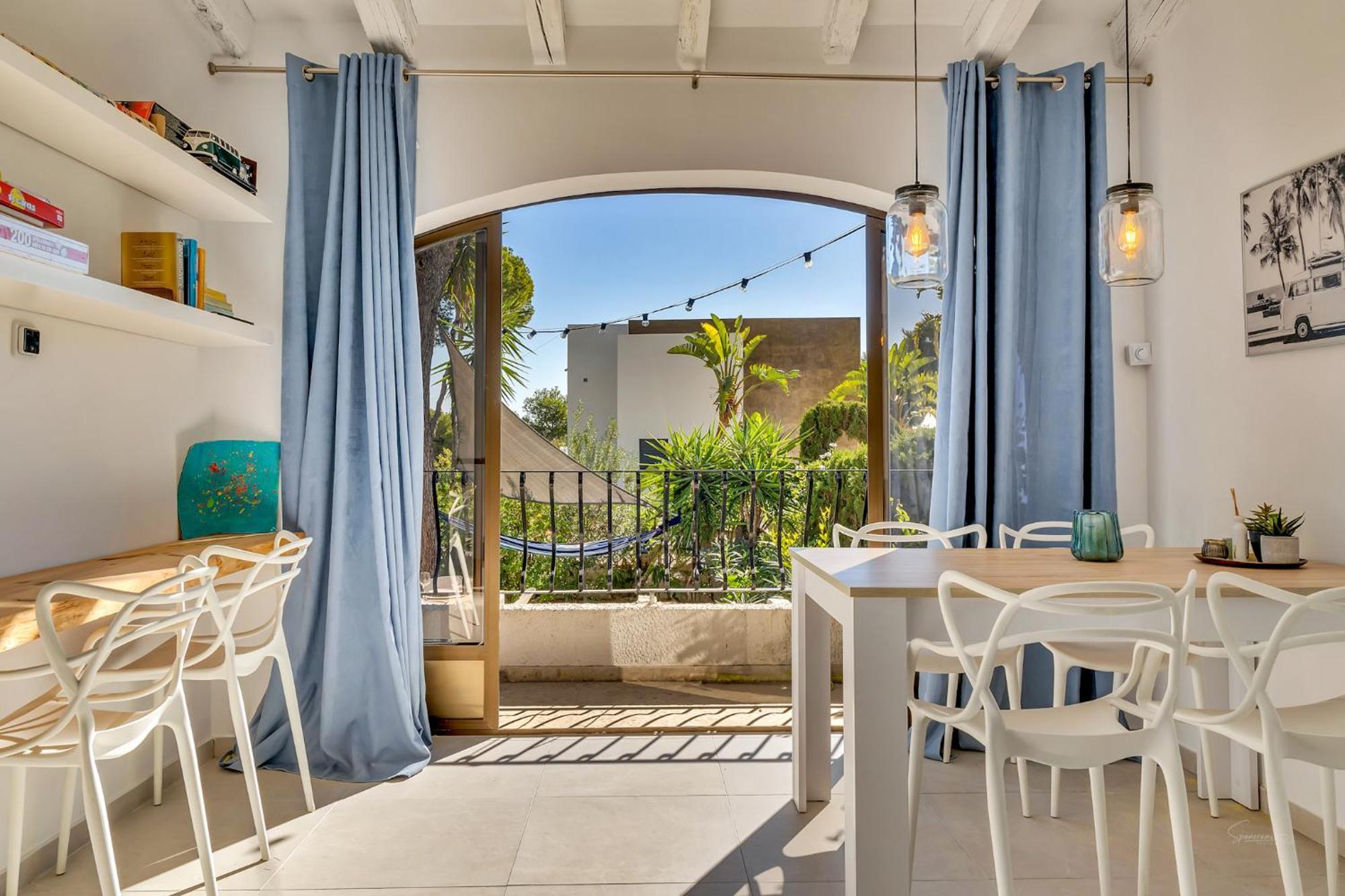 Marquérite Moraira, 5 Minutes From *