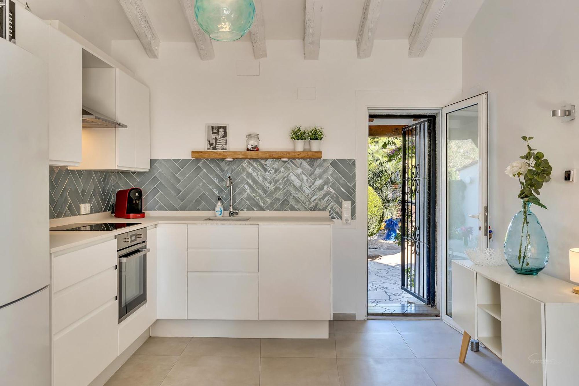 Marquérite Moraira, 5 Minutes From