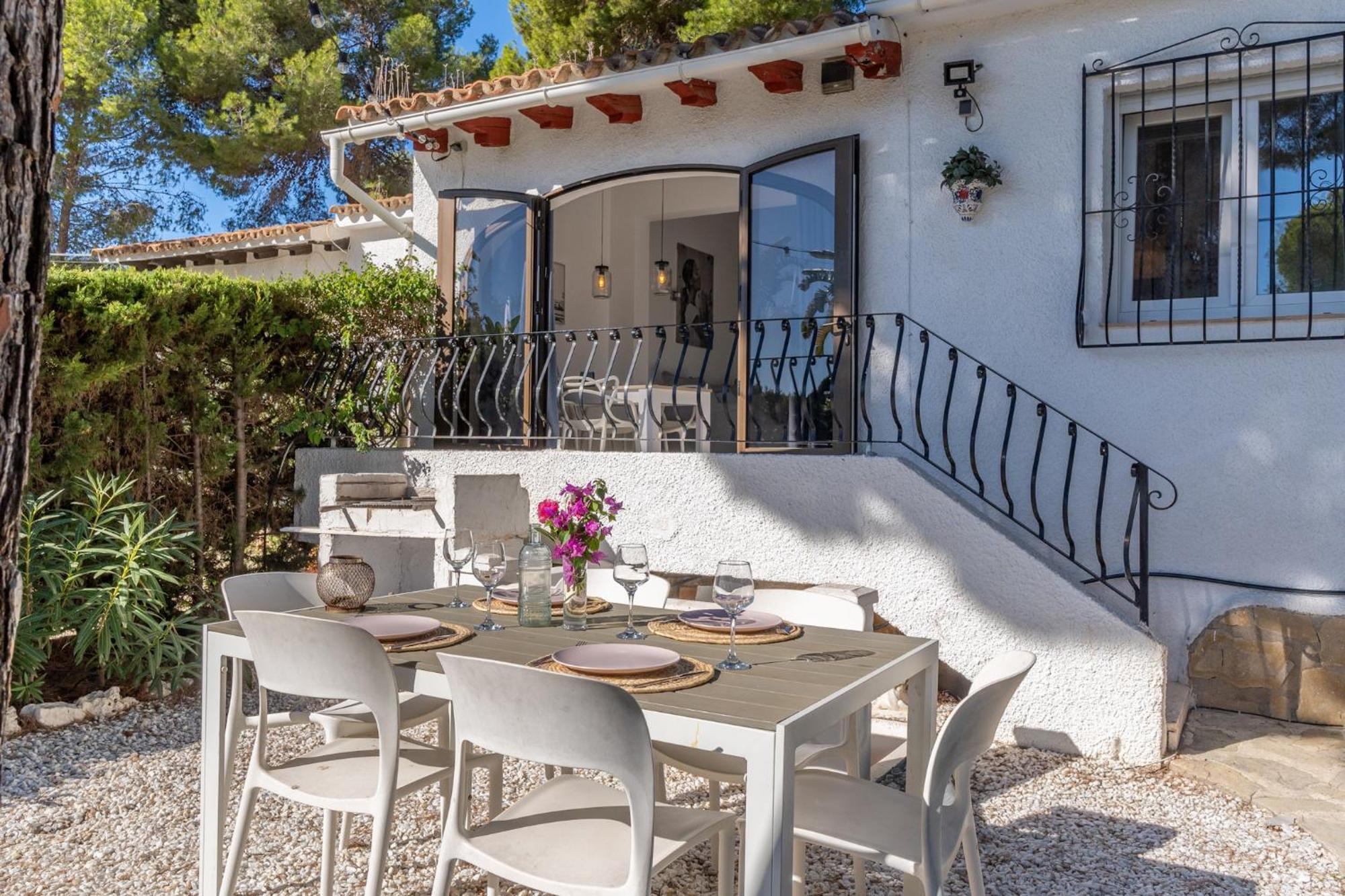 Marquérite Moraira, 5 Minutes From